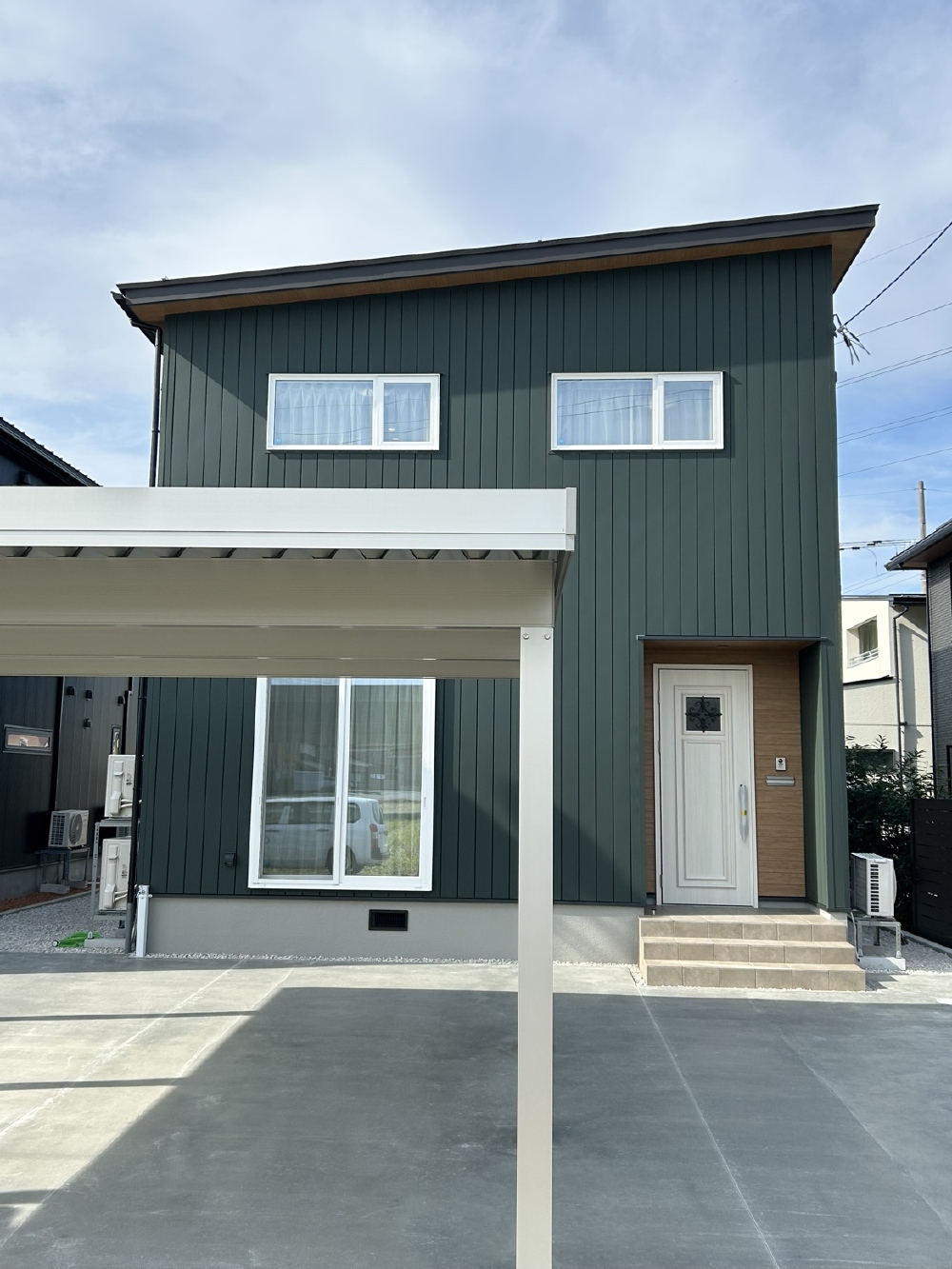 外壁：ガルバリウム鋼板