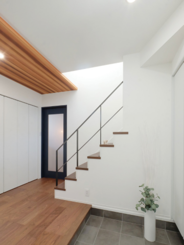 セミオーダー住宅Q-etの施工事例　玄関
